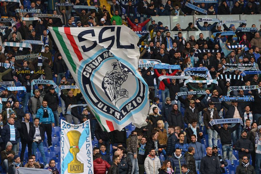 A suo modo, sar una domenica indimenticabile per i tifosi della Lazio: con la Nord chiusa dopo gli incidenti nel derby, gli ultr biancocelesti hanno preso posto per la prima volta nella Curva Sud